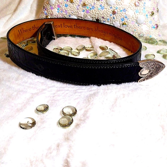 Ariat Accessories - EUC Ariat “The Inside Story” Black Leather Belt